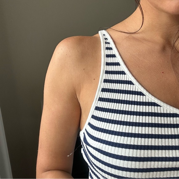 Zara asymmetrical tank size medium - Picture 3 of 5